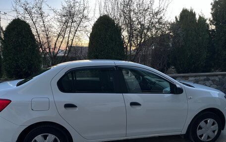 Renault Logan II, 2016 год, 880 000 рублей, 4 фотография