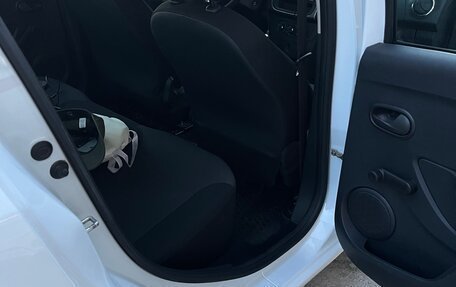 Renault Logan II, 2016 год, 880 000 рублей, 11 фотография