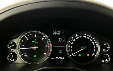 Toyota Land Cruiser 200, 2015 год, 4 990 000 рублей, 20 фотография