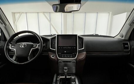 Toyota Land Cruiser 200, 2015 год, 4 990 000 рублей, 14 фотография