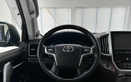 Toyota Land Cruiser 200, 2015 год, 4 990 000 рублей, 18 фотография