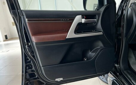 Toyota Land Cruiser 200, 2015 год, 4 990 000 рублей, 30 фотография