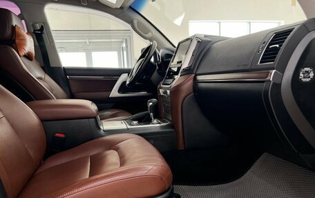 Toyota Land Cruiser 200, 2015 год, 4 990 000 рублей, 32 фотография