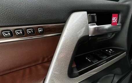 Toyota Land Cruiser 200, 2015 год, 4 990 000 рублей, 27 фотография