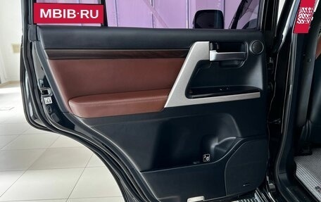 Toyota Land Cruiser 200, 2015 год, 4 990 000 рублей, 31 фотография