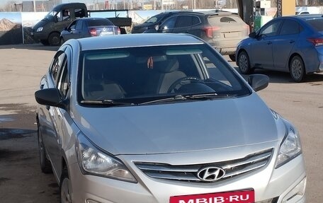 Hyundai Solaris II рестайлинг, 2015 год, 612 000 рублей, 2 фотография