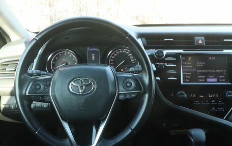 Toyota Camry, 2018 год, 2 100 000 рублей, 13 фотография