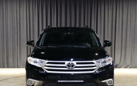 Toyota Highlander III, 2013 год, 1 799 000 рублей, 2 фотография