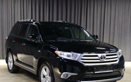 Toyota Highlander III, 2013 год, 1 799 000 рублей, 3 фотография