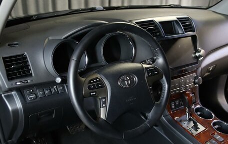 Toyota Highlander III, 2013 год, 1 799 000 рублей, 13 фотография