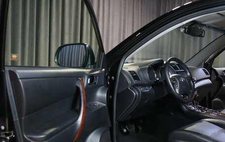 Toyota Highlander III, 2013 год, 1 799 000 рублей, 10 фотография