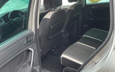 Volkswagen Tiguan II, 2018 год, 2 400 000 рублей, 4 фотография