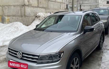 Volkswagen Tiguan II, 2018 год, 2 400 000 рублей, 2 фотография
