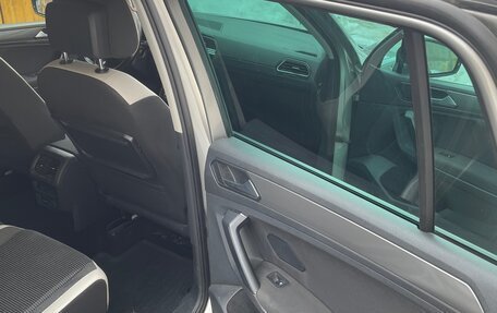 Volkswagen Tiguan II, 2018 год, 2 400 000 рублей, 8 фотография