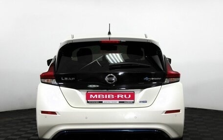 Nissan Leaf II, 2018 год, 1 690 000 рублей, 7 фотография