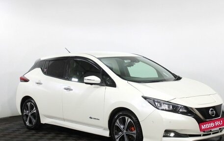 Nissan Leaf II, 2018 год, 1 690 000 рублей, 4 фотография