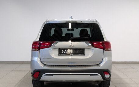 Mitsubishi Outlander III рестайлинг 3, 2020 год, 2 700 000 рублей, 6 фотография