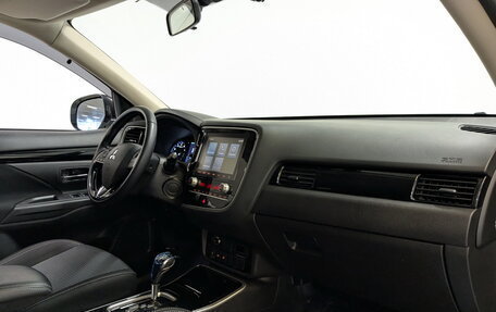 Mitsubishi Outlander III рестайлинг 3, 2020 год, 2 700 000 рублей, 12 фотография