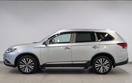 Mitsubishi Outlander III рестайлинг 3, 2020 год, 2 700 000 рублей, 8 фотография