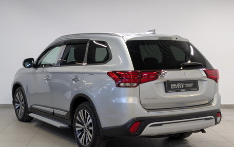 Mitsubishi Outlander III рестайлинг 3, 2020 год, 2 700 000 рублей, 7 фотография