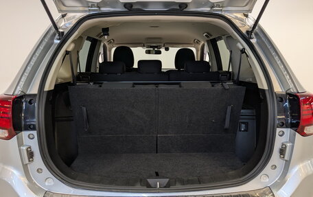 Mitsubishi Outlander III рестайлинг 3, 2020 год, 2 700 000 рублей, 11 фотография