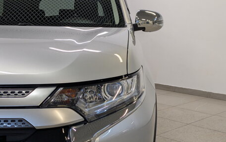 Mitsubishi Outlander III рестайлинг 3, 2020 год, 2 700 000 рублей, 19 фотография