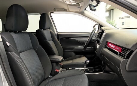 Mitsubishi Outlander III рестайлинг 3, 2020 год, 2 700 000 рублей, 25 фотография