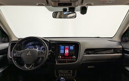 Mitsubishi Outlander III рестайлинг 3, 2020 год, 2 700 000 рублей, 16 фотография