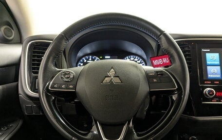 Mitsubishi Outlander III рестайлинг 3, 2020 год, 2 700 000 рублей, 23 фотография