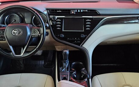 Toyota Camry, 2020 год, 2 900 000 рублей, 9 фотография