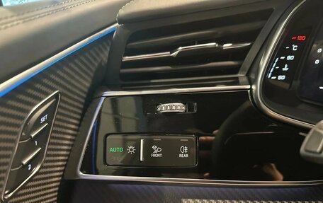 Audi SQ7, 2025 год, 17 000 000 рублей, 10 фотография