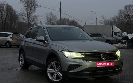 Volkswagen Tiguan II, 2021 год, 3 950 000 рублей, 1 фотография