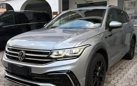 Volkswagen Tiguan II, 2022 год, 4 200 000 рублей, 3 фотография