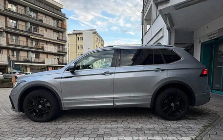 Volkswagen Tiguan II, 2022 год, 4 200 000 рублей, 7 фотография