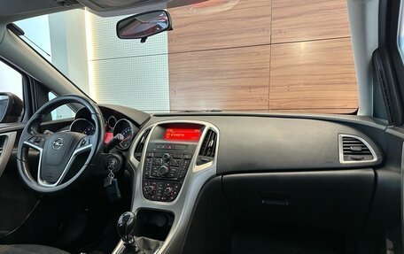 Opel Astra J, 2011 год, 749 900 рублей, 9 фотография