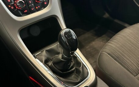 Opel Astra J, 2011 год, 749 900 рублей, 16 фотография