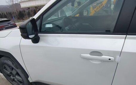 Toyota RAV4, 2025 год, 4 900 000 рублей, 4 фотография