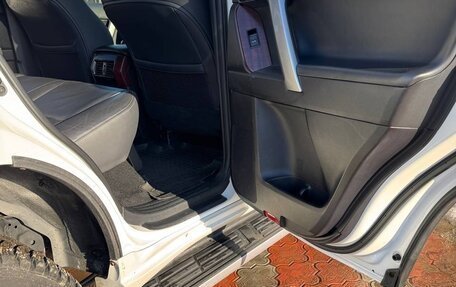 Toyota Land Cruiser Prado 150 рестайлинг 2, 2015 год, 4 300 000 рублей, 16 фотография