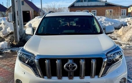 Toyota Land Cruiser Prado 150 рестайлинг 2, 2015 год, 4 300 000 рублей, 31 фотография
