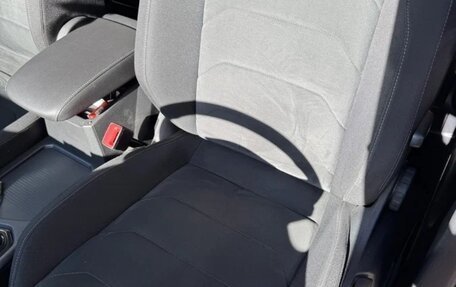 Volkswagen Tiguan II, 2018 год, 3 100 000 рублей, 3 фотография