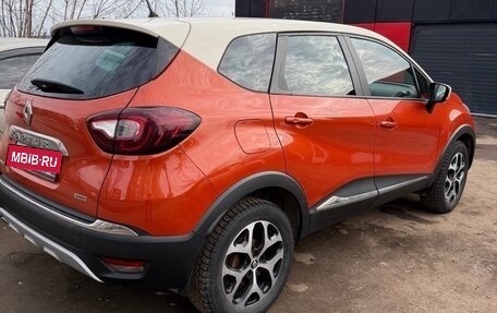 Renault Kaptur I рестайлинг, 2016 год, 2 200 000 рублей, 2 фотография