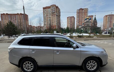 Mitsubishi Outlander III рестайлинг 3, 2014 год, 1 050 000 рублей, 4 фотография