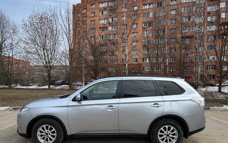 Mitsubishi Outlander III рестайлинг 3, 2014 год, 1 050 000 рублей, 5 фотография