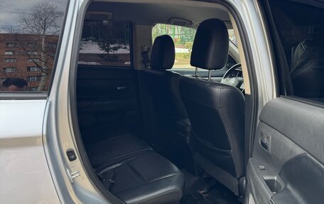 Mitsubishi Outlander III рестайлинг 3, 2014 год, 1 050 000 рублей, 6 фотография