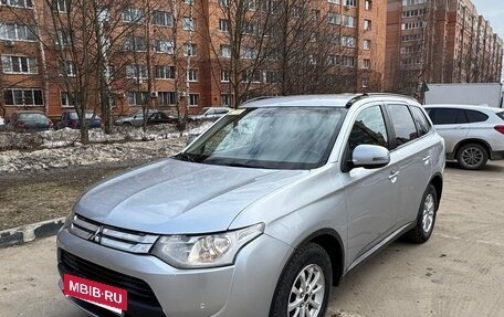 Mitsubishi Outlander III рестайлинг 3, 2014 год, 1 050 000 рублей, 2 фотография
