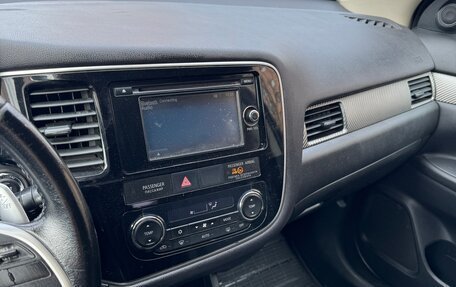 Mitsubishi Outlander III рестайлинг 3, 2014 год, 1 050 000 рублей, 12 фотография