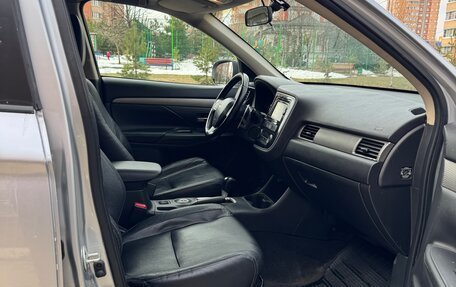 Mitsubishi Outlander III рестайлинг 3, 2014 год, 1 050 000 рублей, 19 фотография