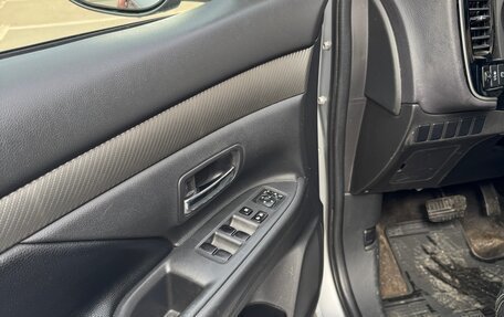 Mitsubishi Outlander III рестайлинг 3, 2014 год, 1 050 000 рублей, 16 фотография