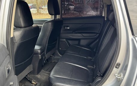 Mitsubishi Outlander III рестайлинг 3, 2014 год, 1 050 000 рублей, 15 фотография