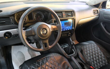 Volkswagen Jetta VI, 2011 год, 919 000 рублей, 13 фотография